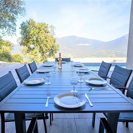 Elora Vue Et Piscine Viggianello