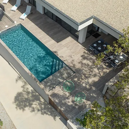 Elora Vue Et Piscine Villa *