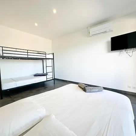 Elora Vue Et Piscine Viggianello