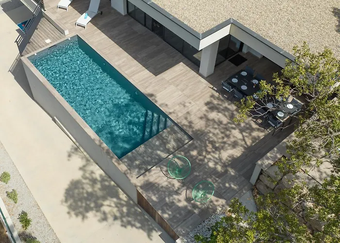 Elora Vue Et Piscine Villa *