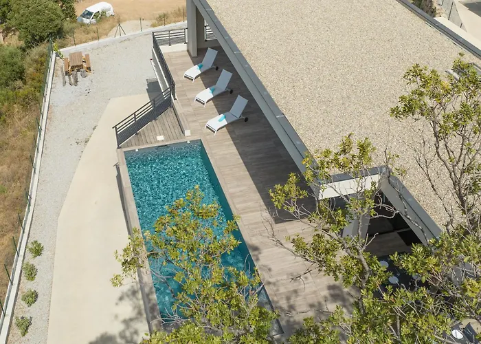 Elora Vue Et Piscine Villa *