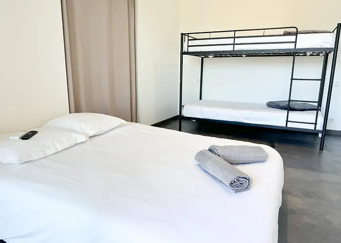 Elora Vue Et Piscine Viggianello