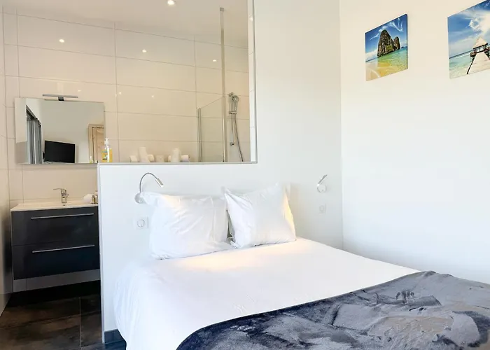 Elora Vue Et Piscine Viggianello